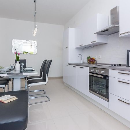 Apartments Marko Sukošan Екстериор снимка