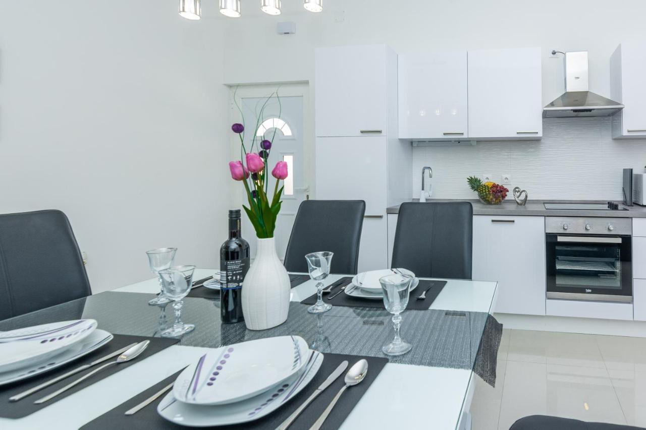 Apartments Marko Sukošan Екстериор снимка