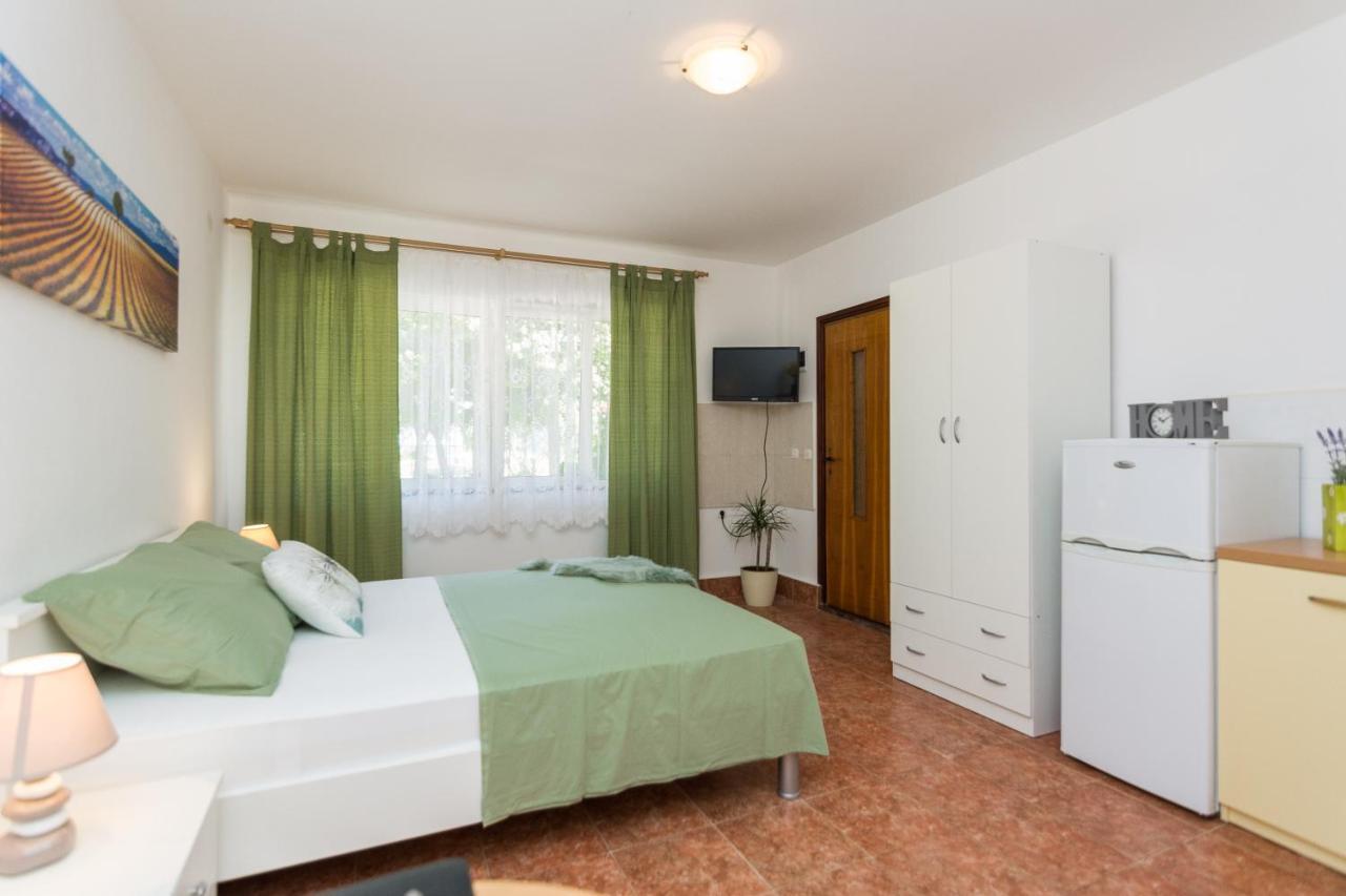 Apartments Marko Sukošan Екстериор снимка